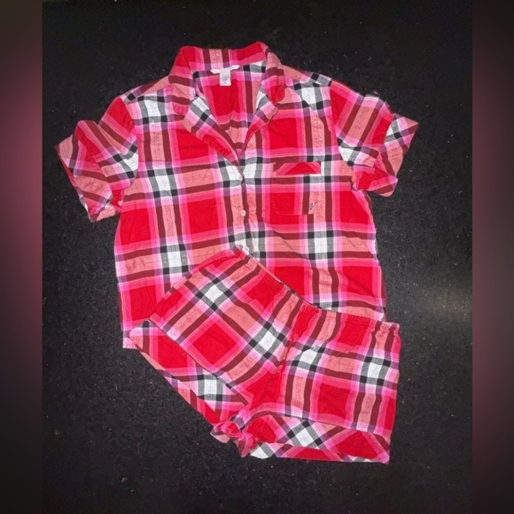 UEC VICTORIA’S SECRET SOFT RED BLACK METALLIC PLAID SHORT PAJAMA SET SZ M